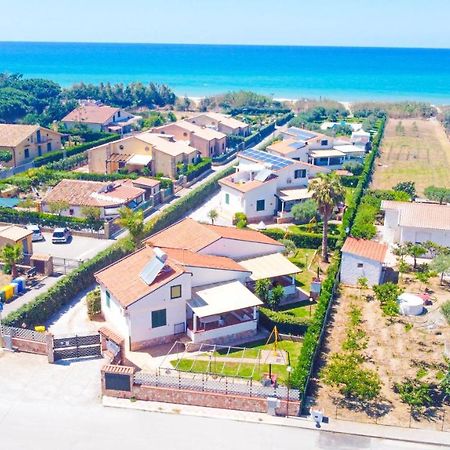 Case Vacanze Mare Nostrum - Villas In Front Of The Beach With Pool Campofelice Di Roccella Ngoại thất bức ảnh