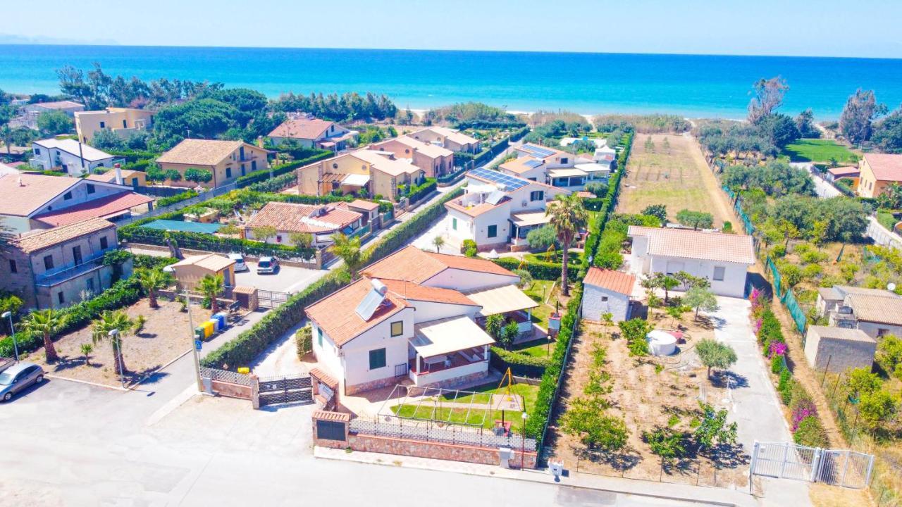 Case Vacanze Mare Nostrum - Villas In Front Of The Beach With Pool Campofelice Di Roccella Ngoại thất bức ảnh